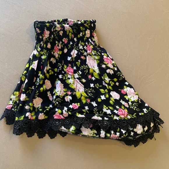 Floral shorts - Picture 1 of 3